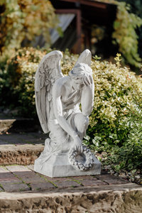 Grande statue d'ange sur socle