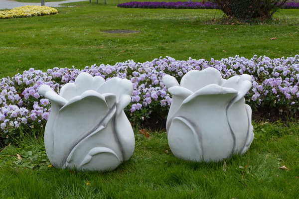 Pots de fleurs en forme de tulipes