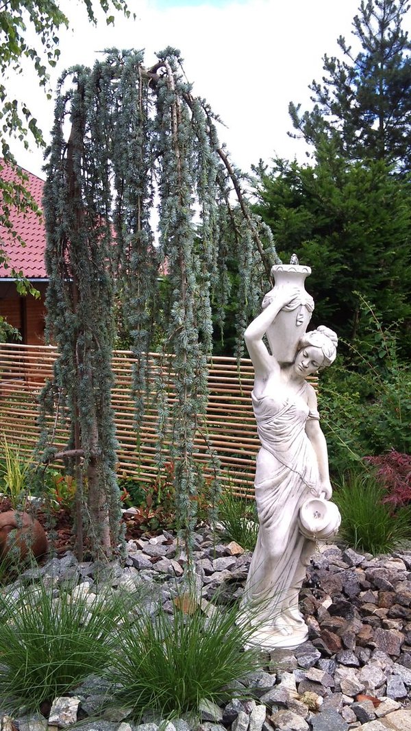 Statue Maia