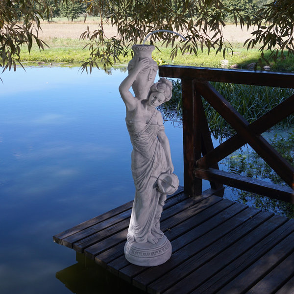 Statue der Titanen-Tochter Maia