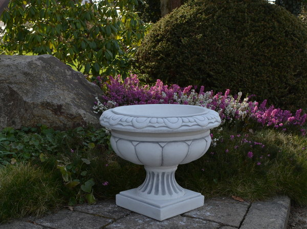 Imposing stone vase