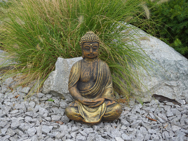 Sitzende Buddha-Statue mit exklusiver Farbgebung