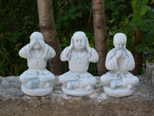 Drei Buddhas verkörpern buddhistische Lehre