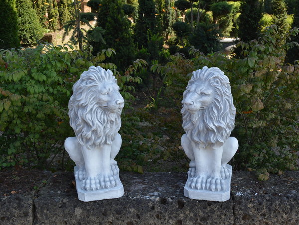 Pair of lions at a special price