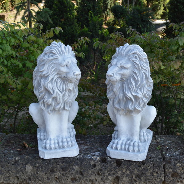 Pair of lions at a special price