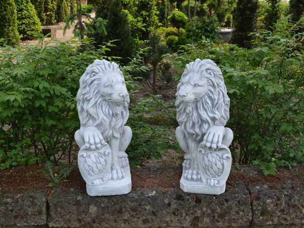 Sonderangebot: Löwenpaar mit Schild