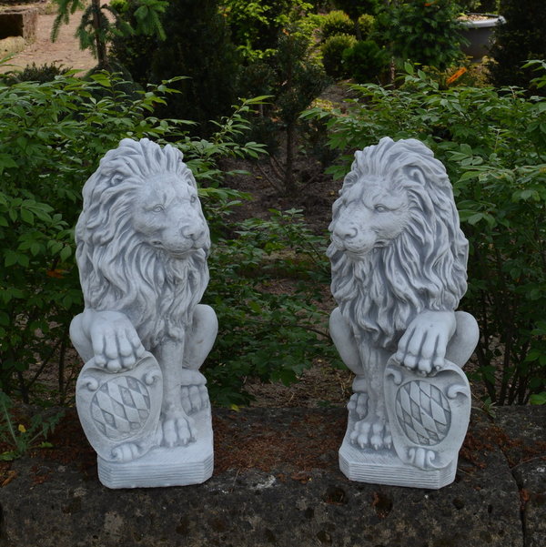 Sonderangebot: Löwenpaar mit Schild