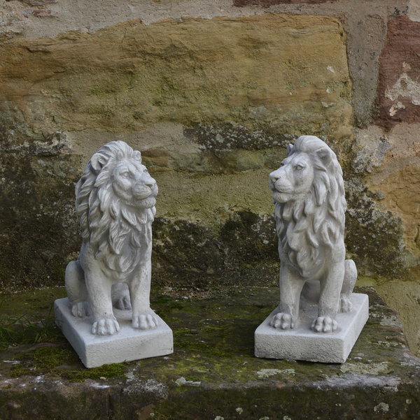 Zwei Löwen-Figuren zum Sonderpreis