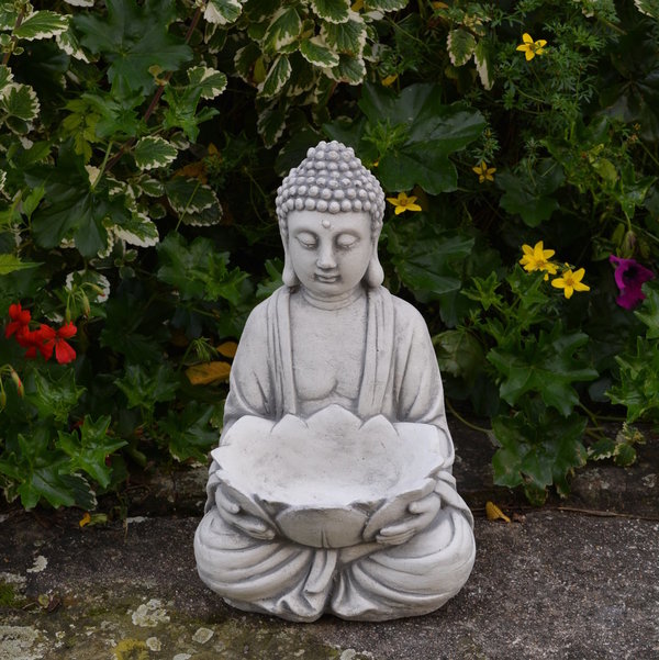 Buddha-Figur mit Lotusblüten-Schale