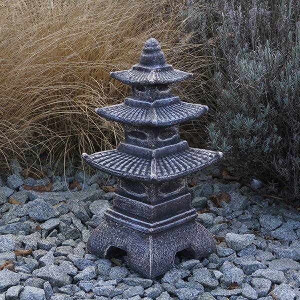 Japanische Steinpagode in antikem Stil