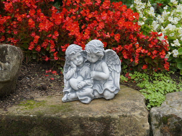 Engel-Paar hilft dem Glück auf die Sprünge