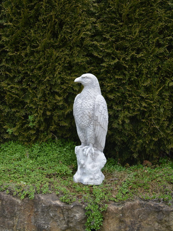 Adler-Statue