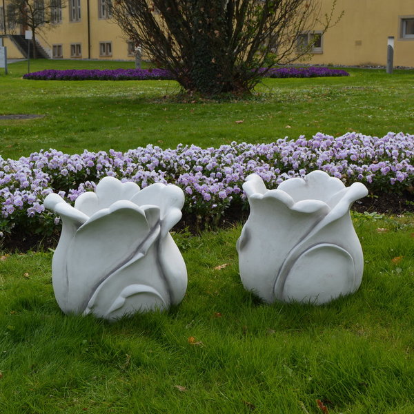 Piece of 2 flowerpots of tulips