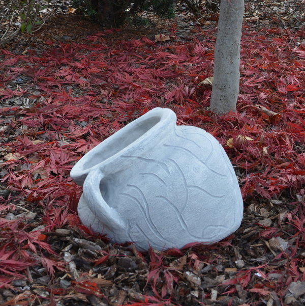 Round amphora as a flower vessel