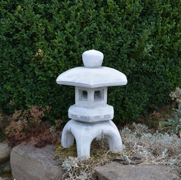 Smaller Japanese stone lantern: Oki-gata