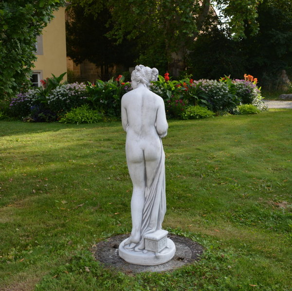 Statue Pandora