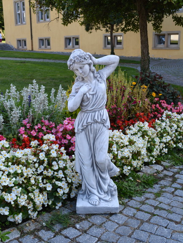 Statue Lena