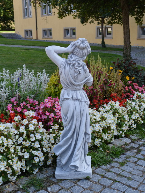 Statue Lena