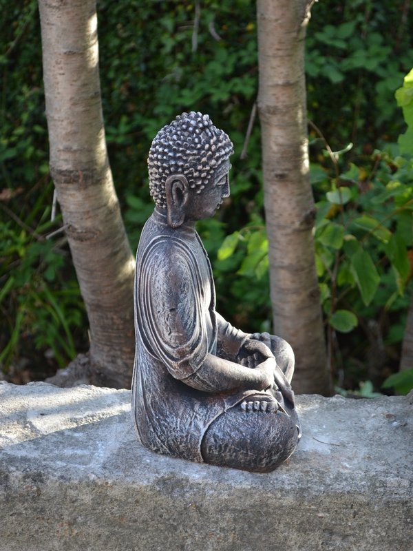 Sitzende Buddha-Statue im antiken Stil
