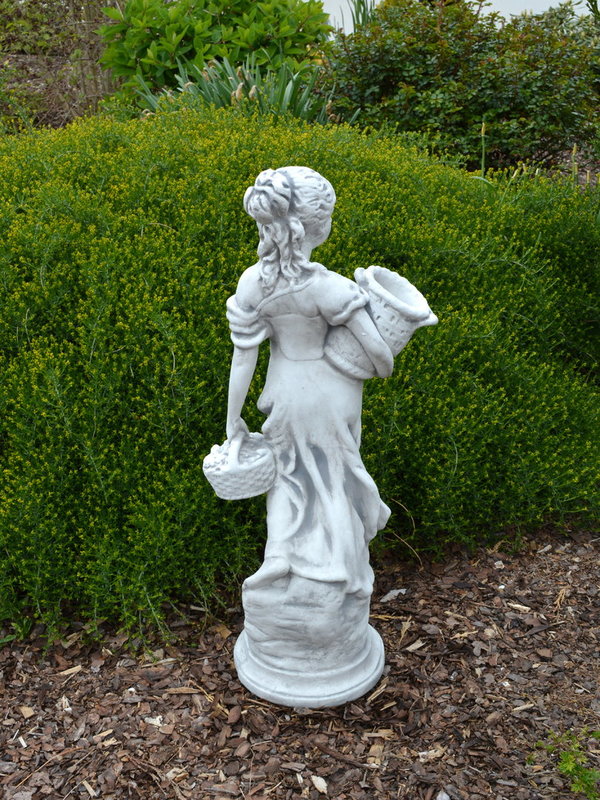 Statue Frau Motiv Sommer