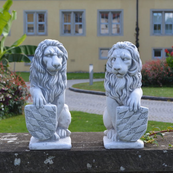 Sonderangebot: Löwen Paar mit Schild