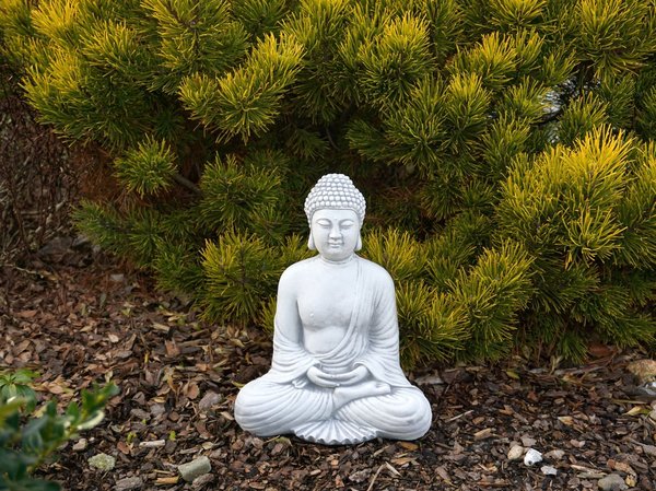 Kleine Buddha-Figur in tiefer Mediation