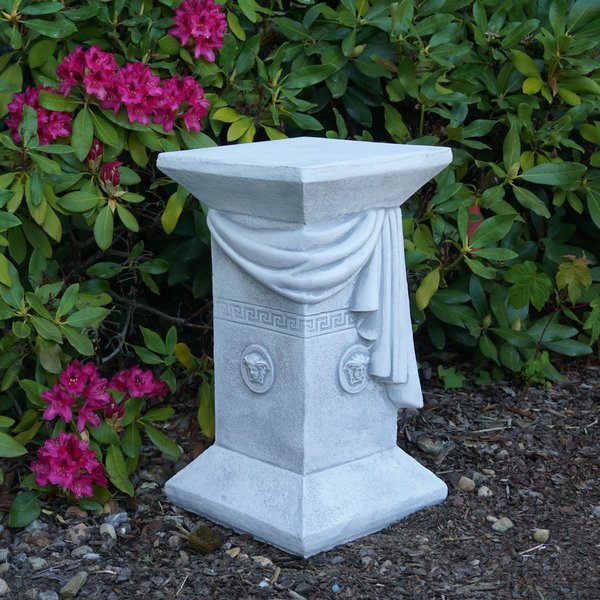 Pedestal motif Versace