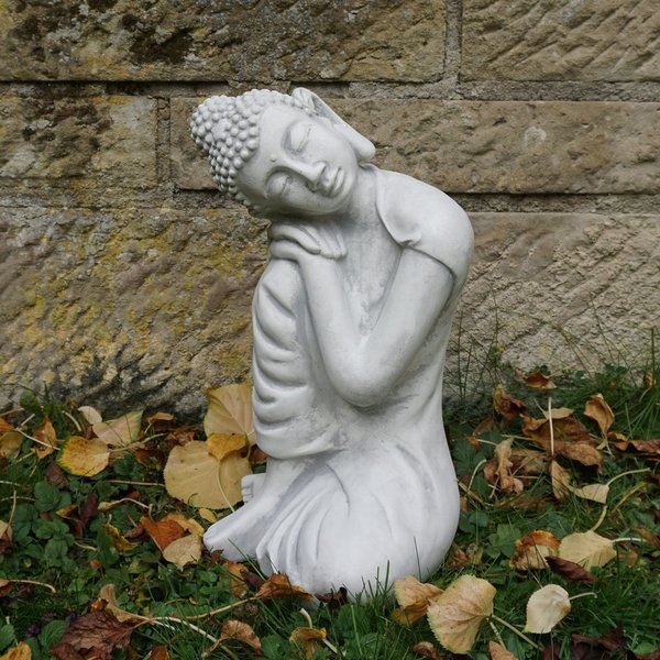 Statue of a kneeling Buddha