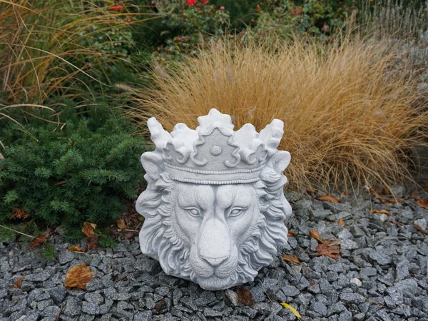 Planter with a lion motif