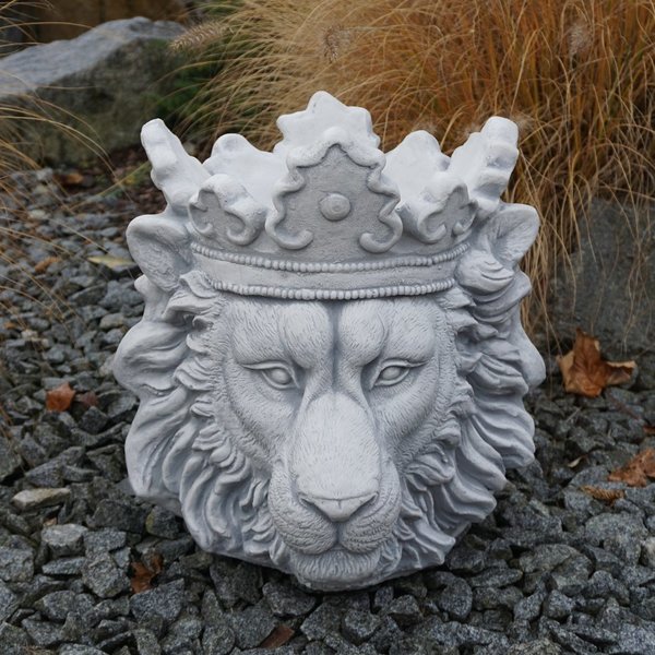 Planter with a lion motif