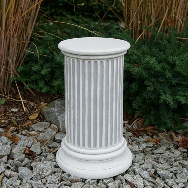 Elegant round column with stripes