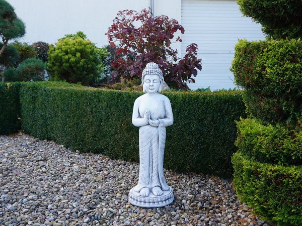 Statue du Grand Bouddha avec la main droite levée