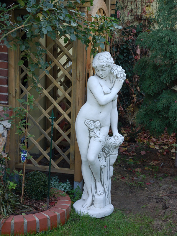 Statue der Venus mit Wasserlauf