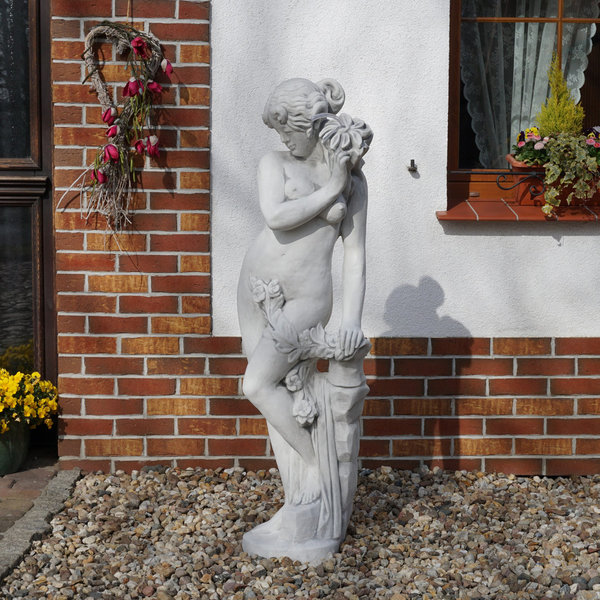 Statue der Venus mit Wasserlauf
