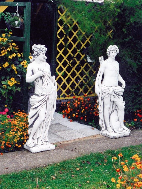 Statue der Arge mit Köcher und Pfeilen