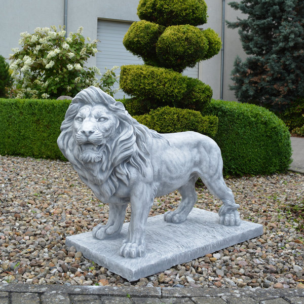 Großer Löwe: King stehend auf Bodenplatte