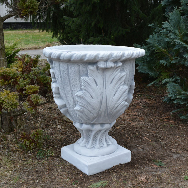Large planter with oak leaf motif