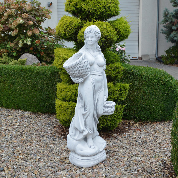 Anmutige Frauen-Statue im antiken Stil