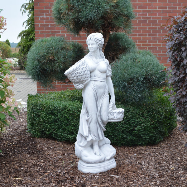 Anmutige Frauen-Statue im antiken Stil