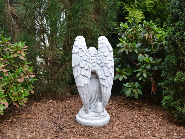 Angel statue on a round base