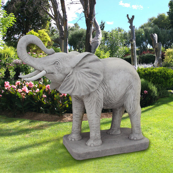 Riesiger Elefant auf stabiler Bodenplatte