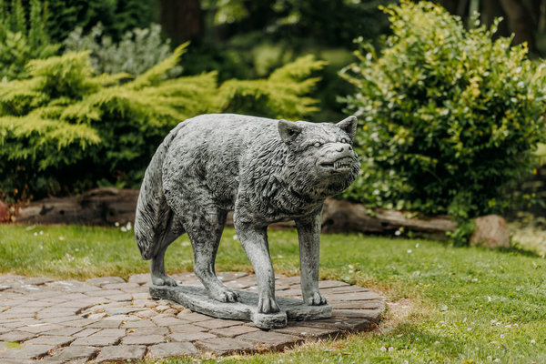 Wolf-Statue