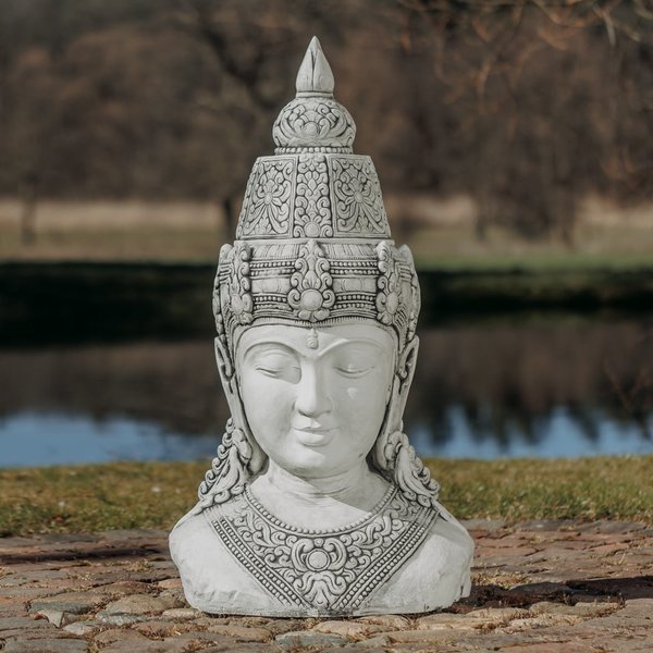 Imposante Buddha-Büste Frau