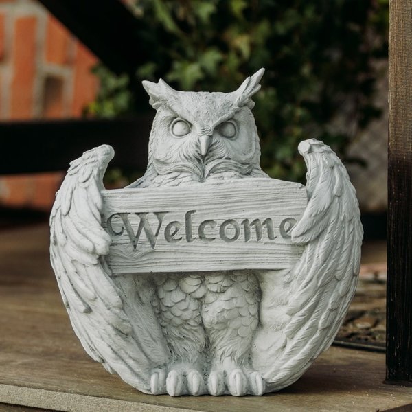 Meerkat family says: Welcome